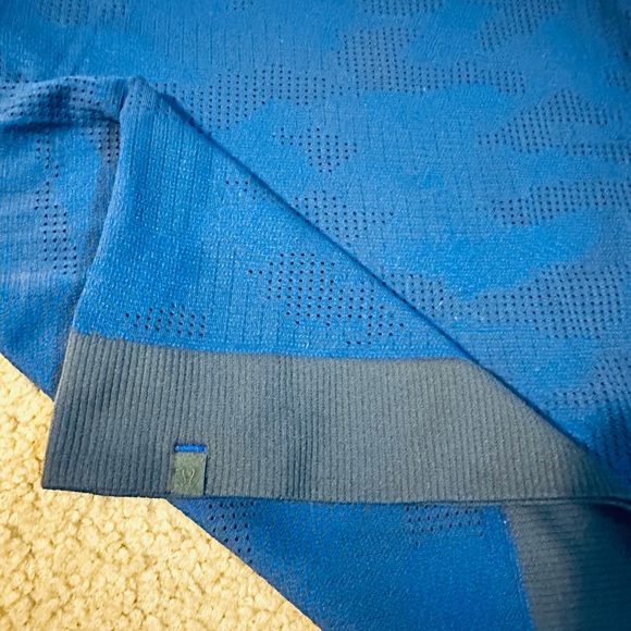 Lululemon Swiftly Breathe Long Sleeve shirt - Picture 6 of 6